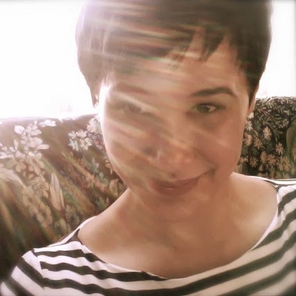 Meet your Posher, Nicole - Picture 3 of 3